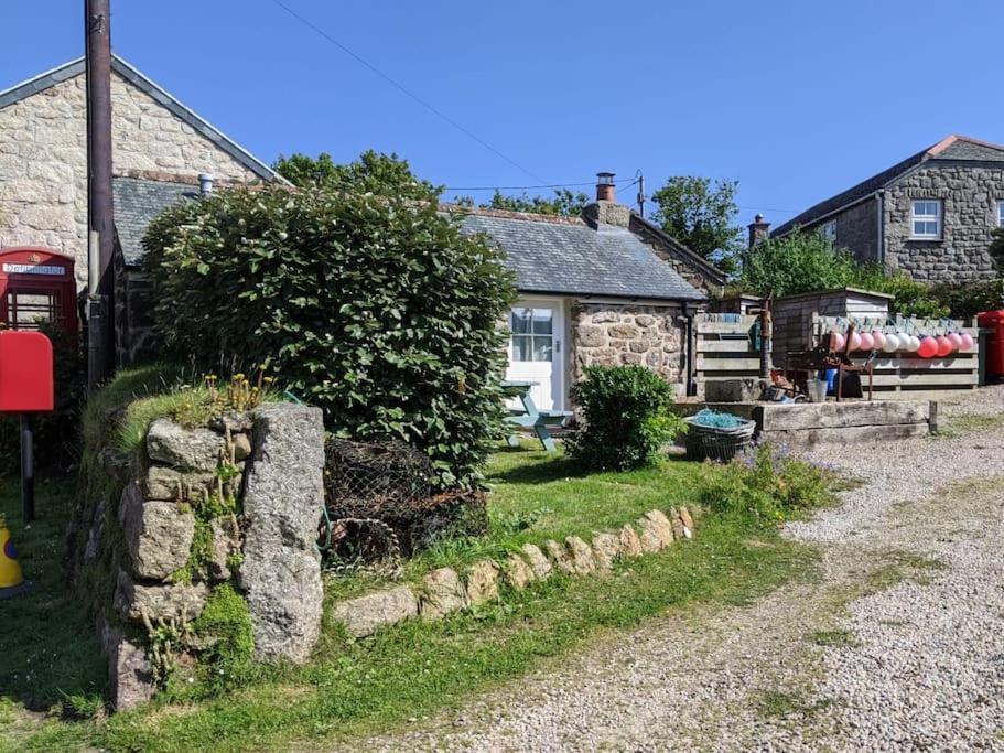 Little Barn Near Treen Cliffs And Beach Saint Levan Exterior photo